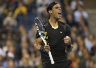 爱游戏下载-纳达尔在皇家马德里比赛中反败为胜，战术调整引发热议！