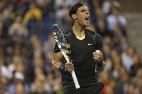 爱游戏下载-纳达尔在皇家马德里比赛中反败为胜，战术调整引发热议！