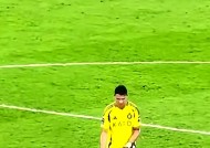 爱游戏在线-C罗在日本队比赛中险胜，领先优势明显引发热议！